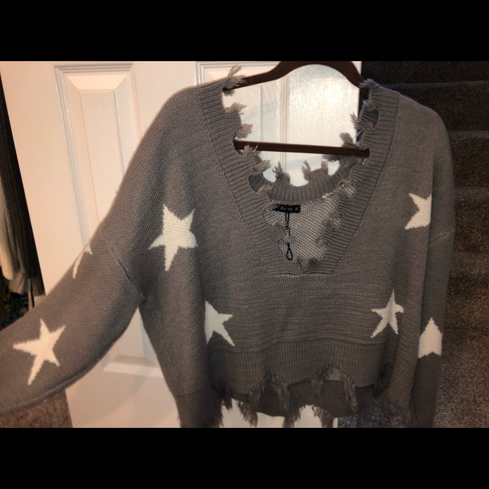 cropped grey sweater with white stars